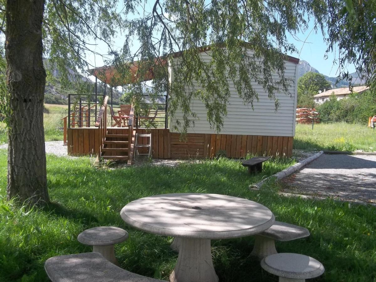 Bungalow Blieux Zewnętrze zdjęcie